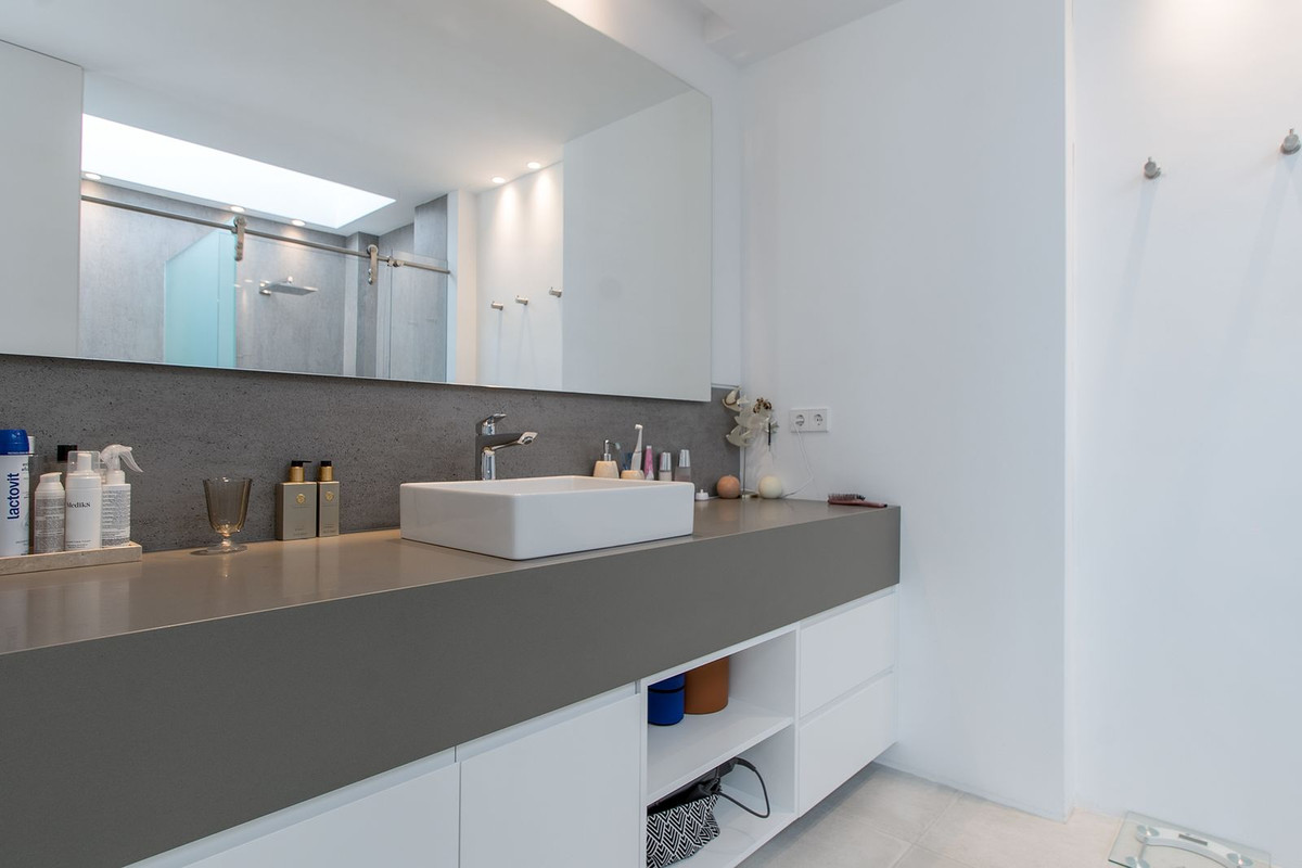 Se vende Villa - Chalet de 5 dormitorios en Costa Del Sol, Málaga, España