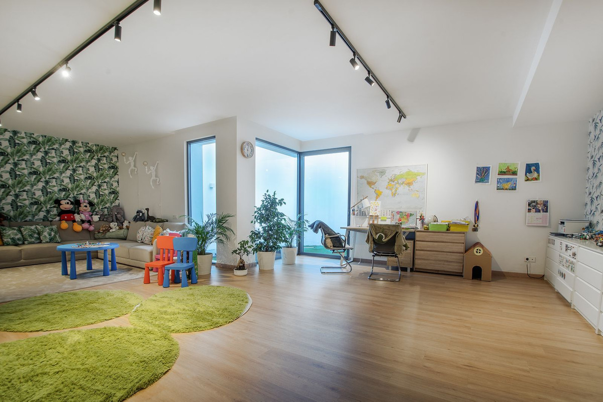 Se vende Villa - Chalet de 5 dormitorios en Costa Del Sol, Málaga, España