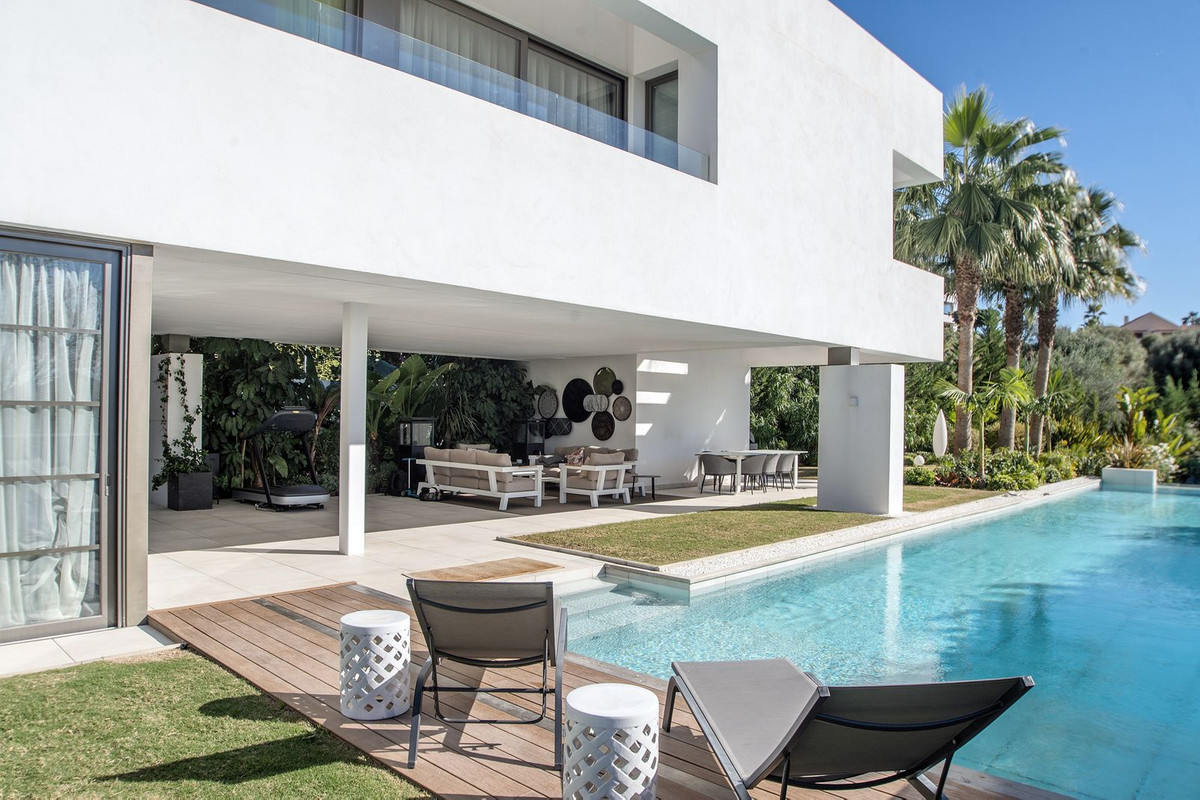 Se vende Villa - Chalet de 5 dormitorios en Costa Del Sol, Málaga, España