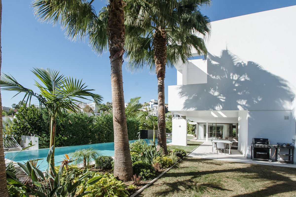 Se vende Villa - Chalet de 5 dormitorios en Costa Del Sol, Málaga, España