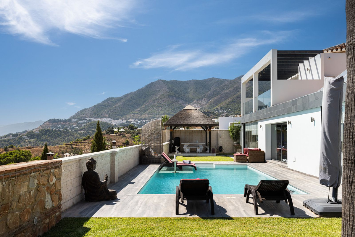 4 Bed Townhouse for sale in Mijas Costa Costa Del Sol, Málaga, Spain