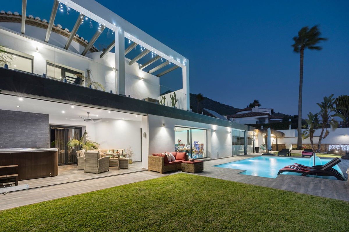 4 Bed Townhouse for sale in Mijas Costa Costa Del Sol, Málaga, Spain