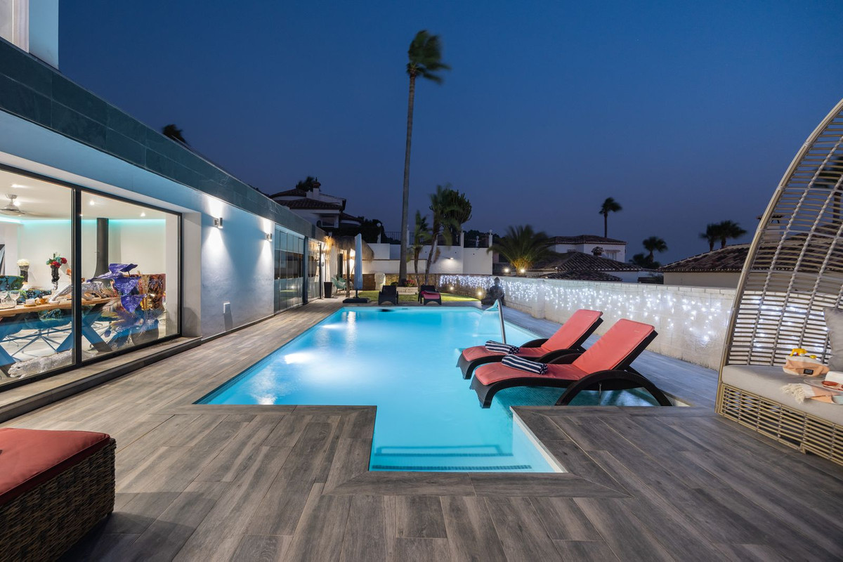 4 Bed Townhouse for sale in Mijas Costa Costa Del Sol, Málaga, Spain
