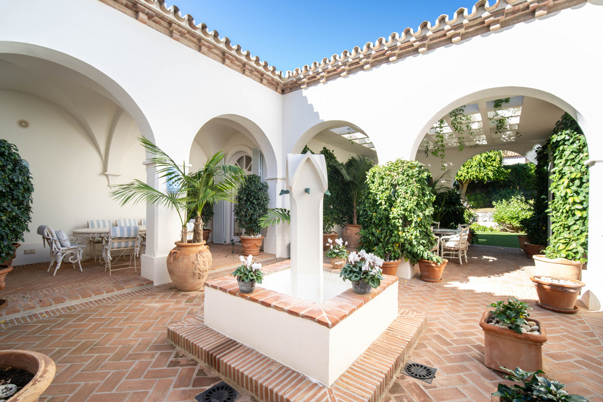 Se vende Villa - Chalet de 5 dormitorios en Costa Del Sol, Málaga, España