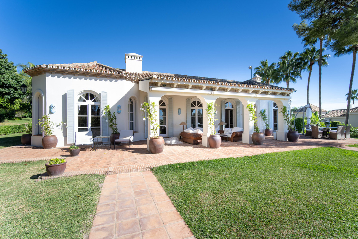 Se vende Villa - Chalet de 5 dormitorios en Costa Del Sol, Málaga, España
