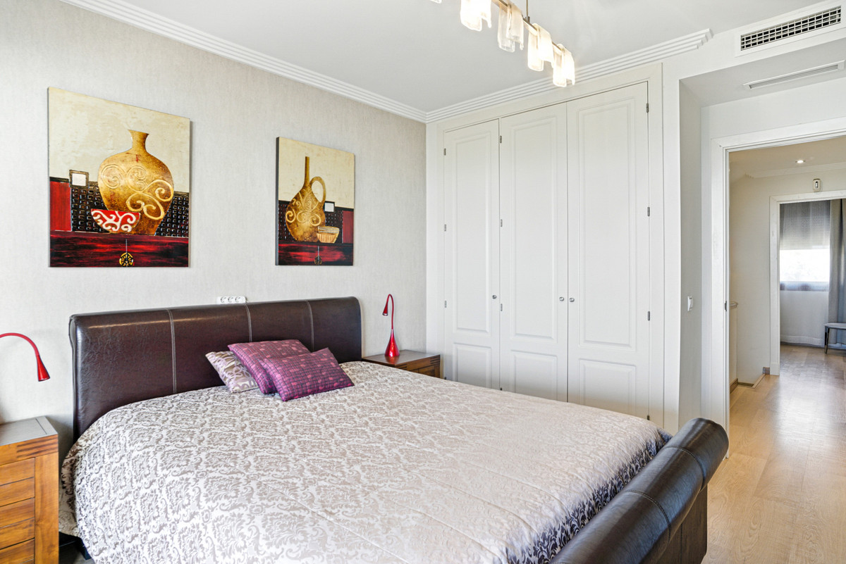 3 Bed Townhouse for sale in Benahavís Costa Del Sol, Málaga, Spain
