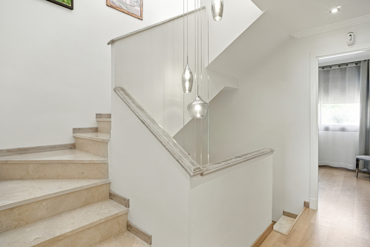 3 Bed Townhouse for sale in Benahavís Costa Del Sol, Málaga, Spain
