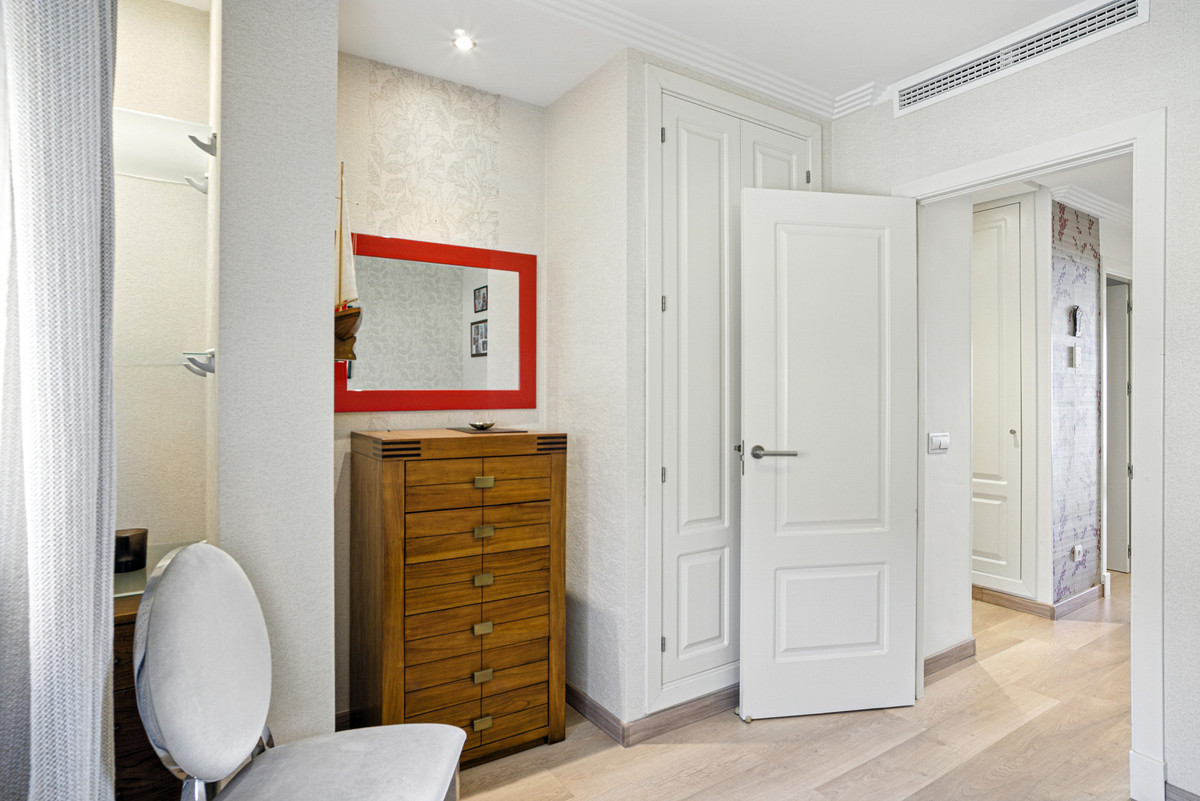 3 Bed Townhouse for sale in Benahavís Costa Del Sol, Málaga, Spain
