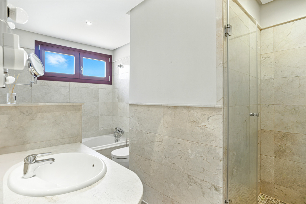 3 Bed Townhouse for sale in Benahavís Costa Del Sol, Málaga, Spain