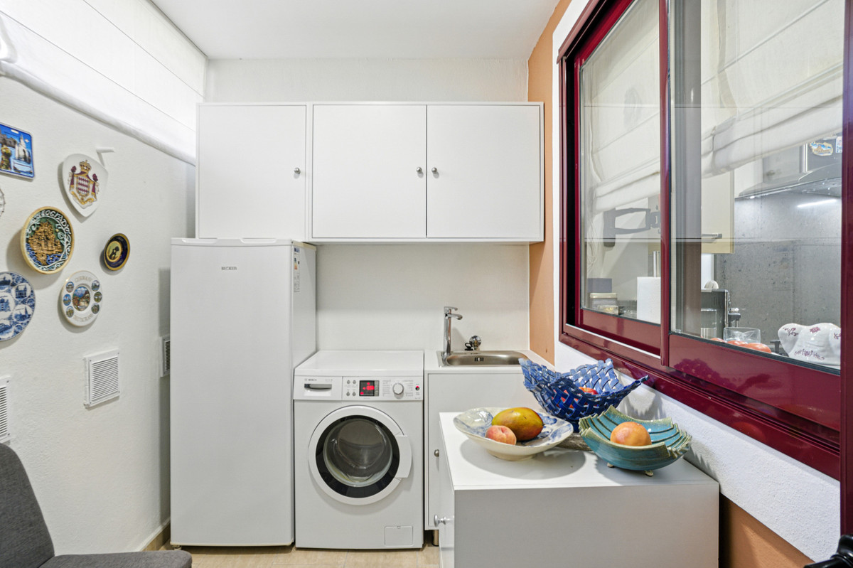 3 Bed Townhouse for sale in Benahavís Costa Del Sol, Málaga, Spain