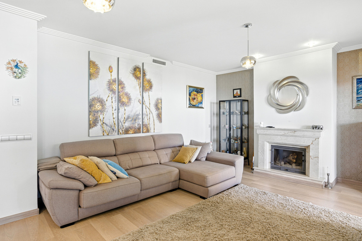 3 Bed Townhouse for sale in Benahavís Costa Del Sol, Málaga, Spain