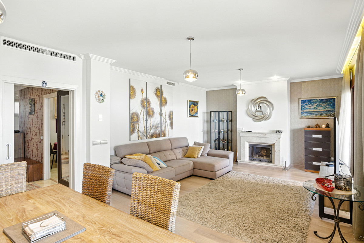 3 Bed Townhouse for sale in Benahavís Costa Del Sol, Málaga, Spain