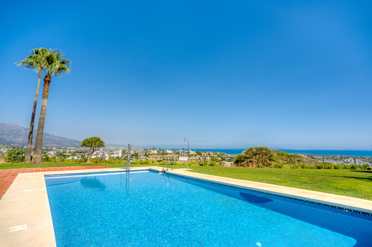 3 Bed Townhouse for sale in Benahavís Costa Del Sol, Málaga, Spain