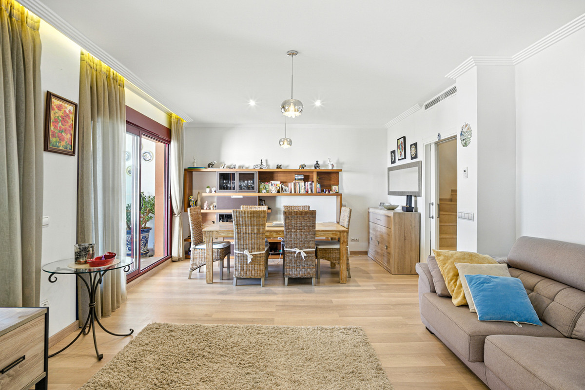 3 Bed Townhouse for sale in Benahavís Costa Del Sol, Málaga, Spain