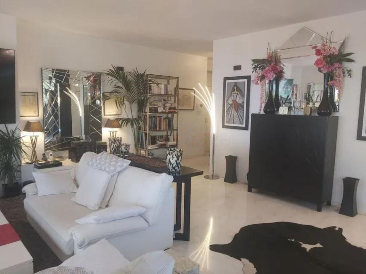 3 Bed Apartment for sale in Marbella Costa Del Sol, Málaga, Spain
