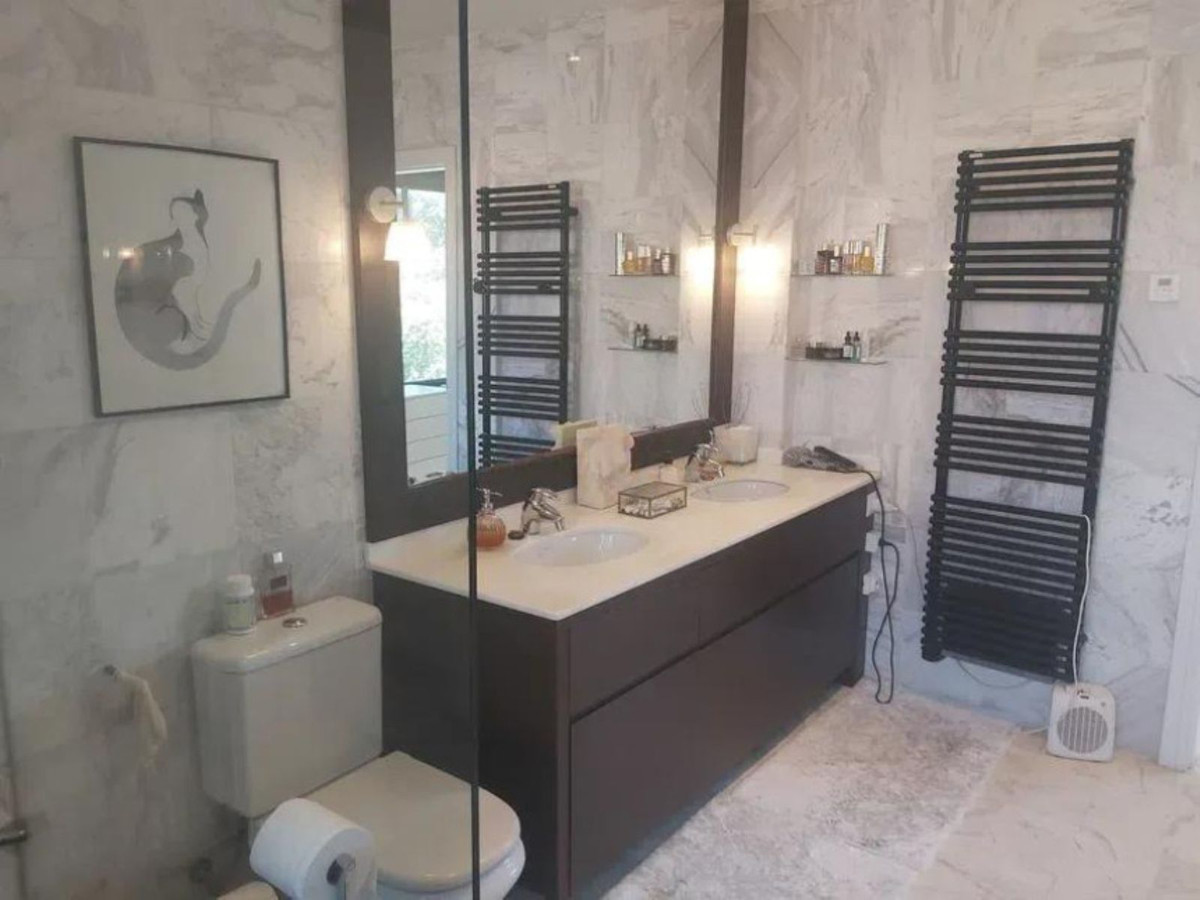 3 Bed Apartment for sale in Marbella Costa Del Sol, Málaga, Spain