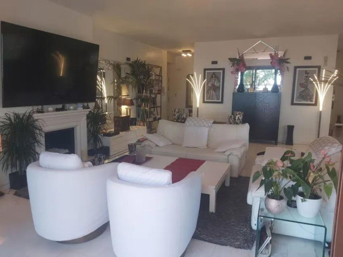 3 Bed Apartment for sale in Marbella Costa Del Sol, Málaga, Spain