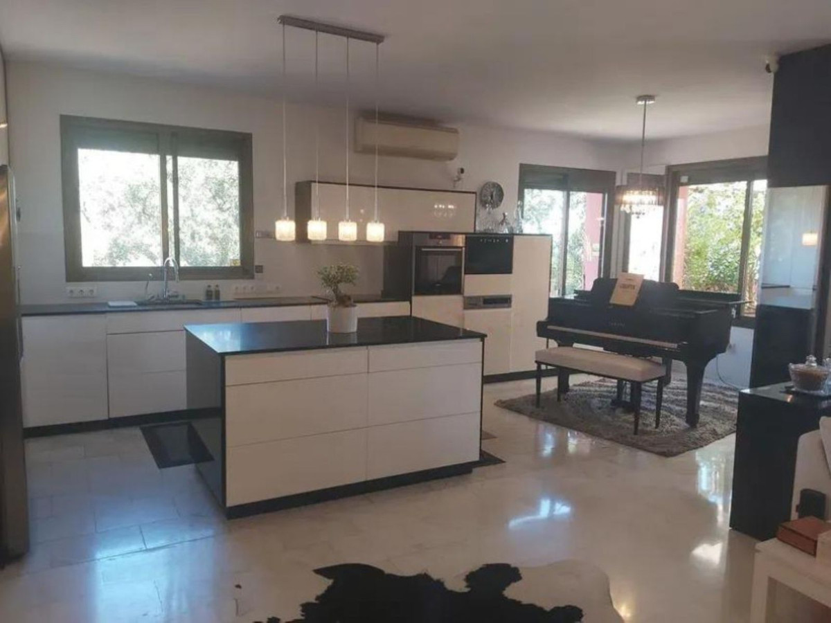 3 Bed Apartment for sale in Marbella Costa Del Sol, Málaga, Spain