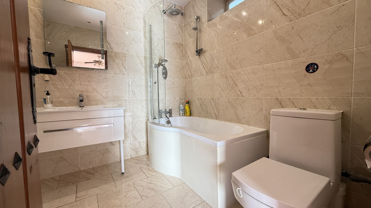 5 Bed Townhouse for sale in Alhaurín De La Torre Costa Del Sol, Málaga, Spain