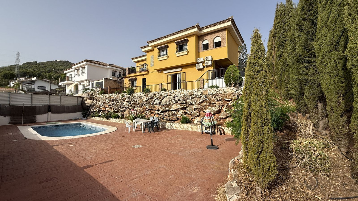 5 Bed Townhouse for sale in Alhaurín De La Torre Costa Del Sol, Málaga, Spain