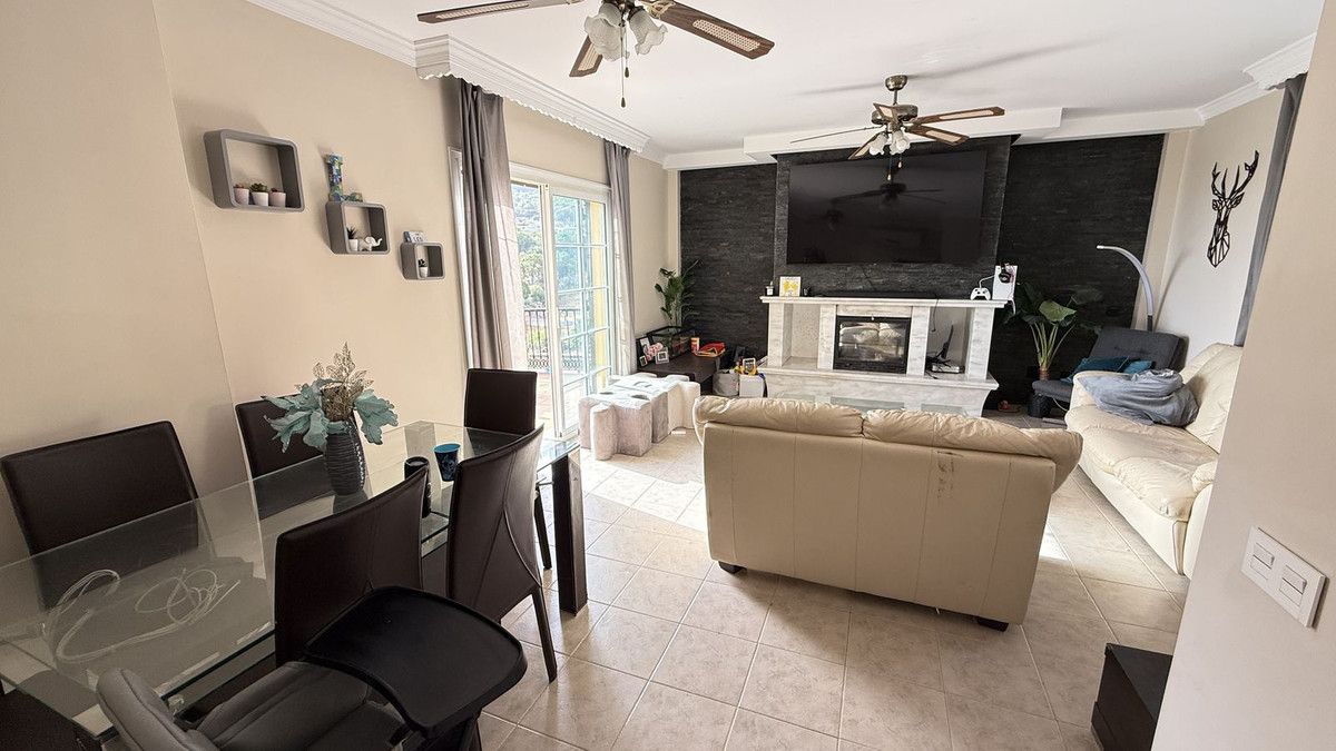 5 Bed Townhouse for sale in Alhaurín De La Torre Costa Del Sol, Málaga, Spain