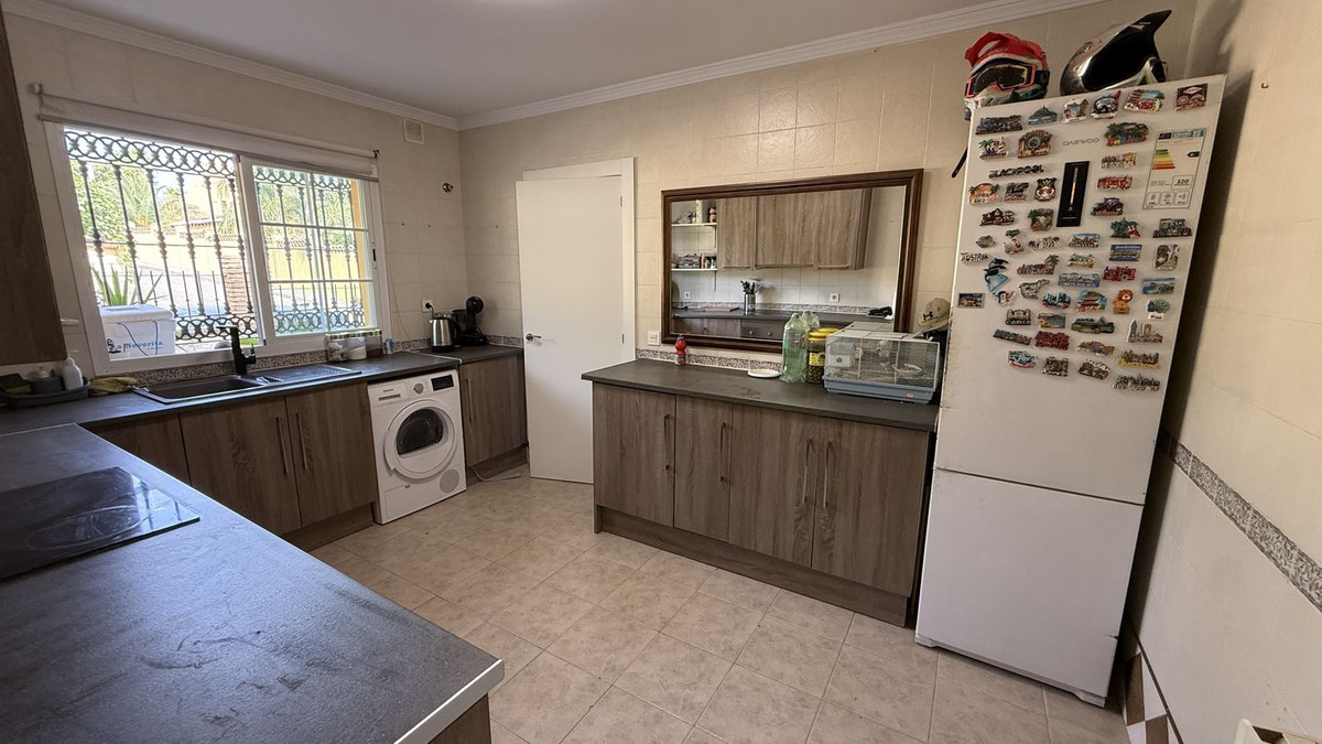 5 Bed Townhouse for sale in Alhaurín De La Torre Costa Del Sol, Málaga, Spain