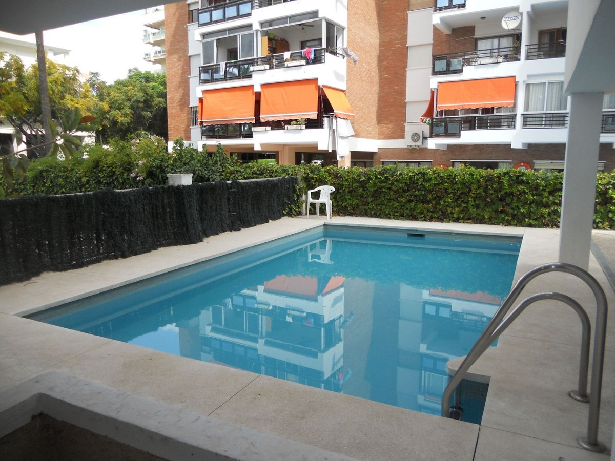 Se vende Apartamento Planta Media de 2 dormitorios en Costa Del Sol, Málaga, España