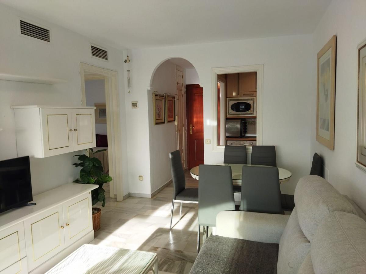 Se vende Apartamento Planta Media de 2 dormitorios en Costa Del Sol, Málaga, España