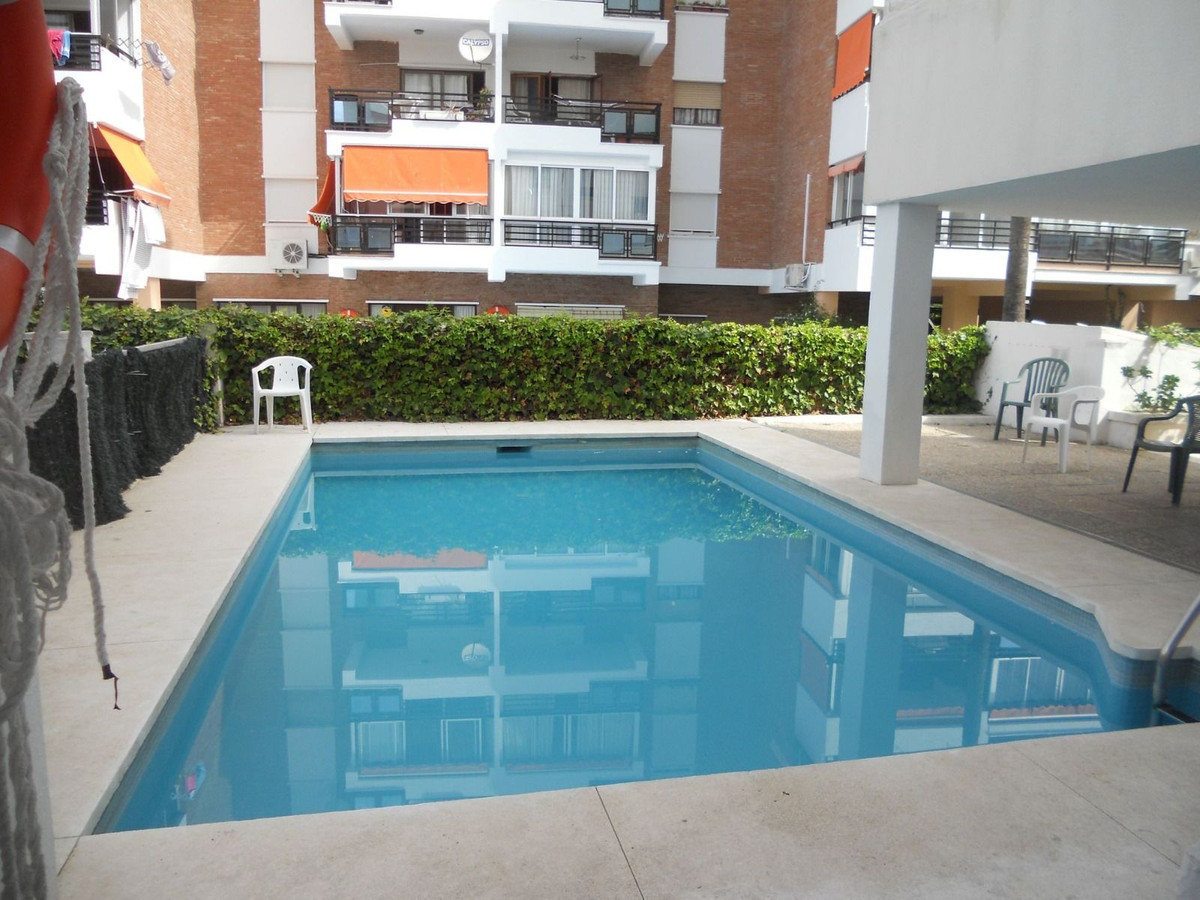 Se vende Apartamento Planta Media de 2 dormitorios en Costa Del Sol, Málaga, España