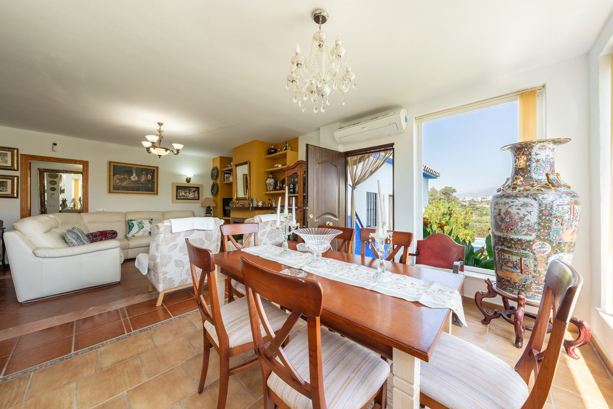 4 Bed Townhouse for sale in Coín Costa Del Sol, Málaga, Spain