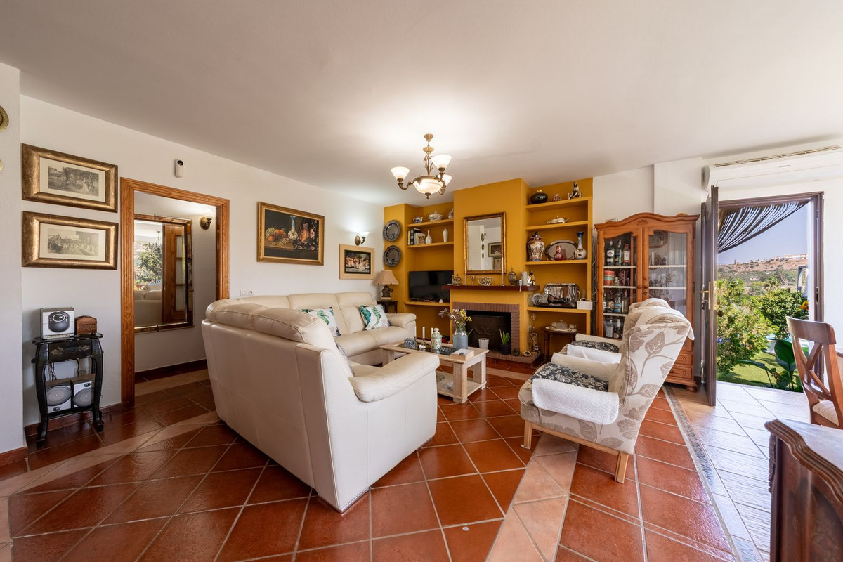4 Bed Townhouse for sale in Coín Costa Del Sol, Málaga, Spain