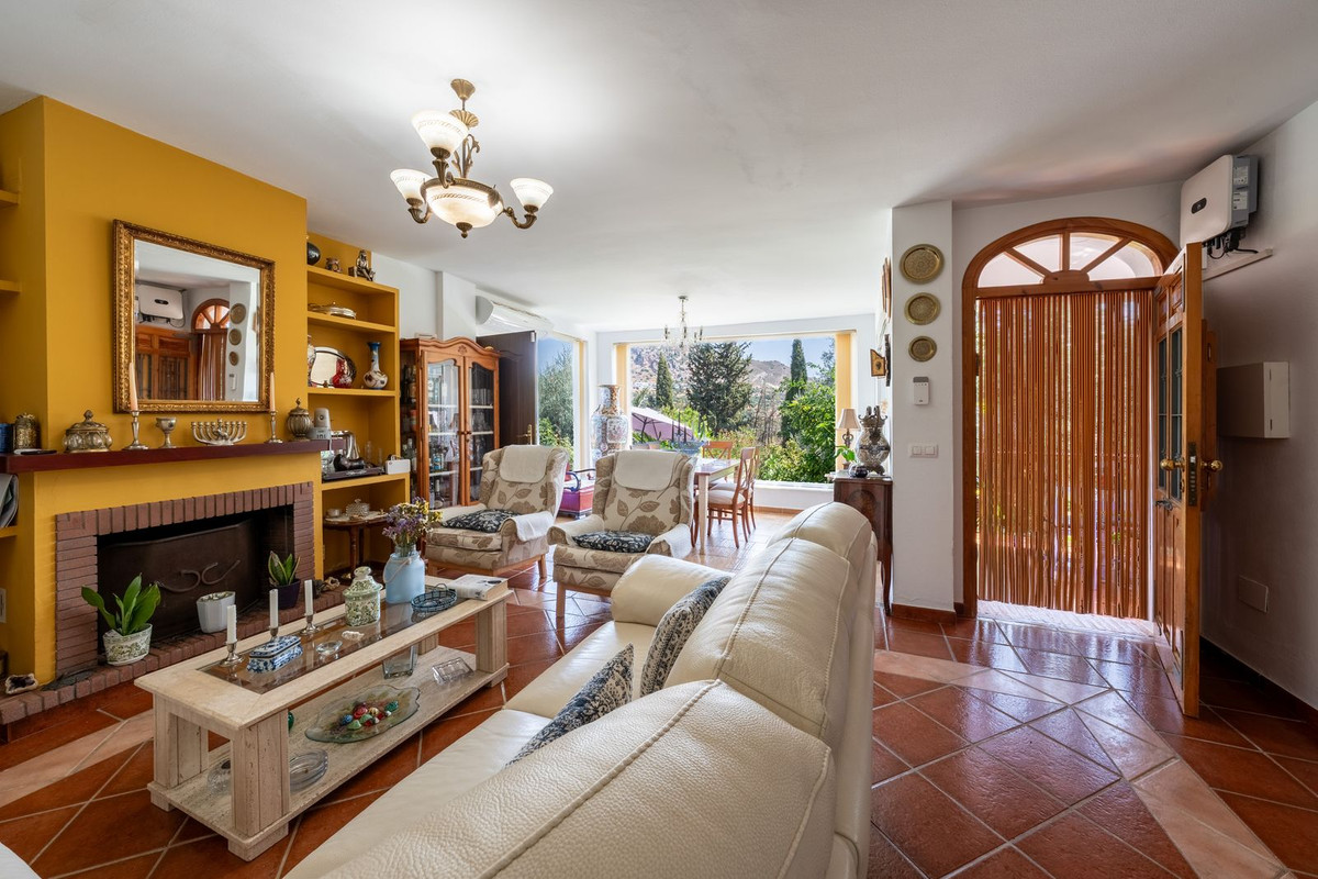 4 Bed Townhouse for sale in Coín Costa Del Sol, Málaga, Spain