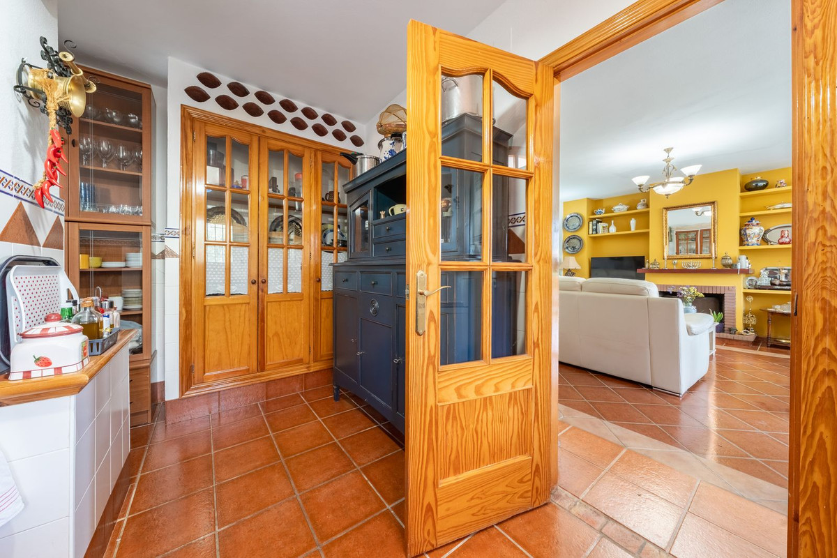 4 Bed Townhouse for sale in Coín Costa Del Sol, Málaga, Spain