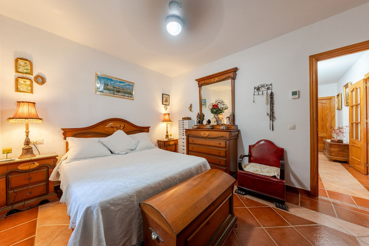 4 Bed Townhouse for sale in Coín Costa Del Sol, Málaga, Spain