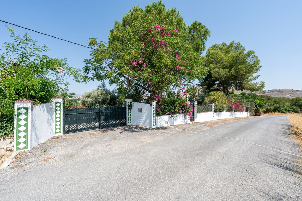 4 Bed Townhouse for sale in Coín Costa Del Sol, Málaga, Spain