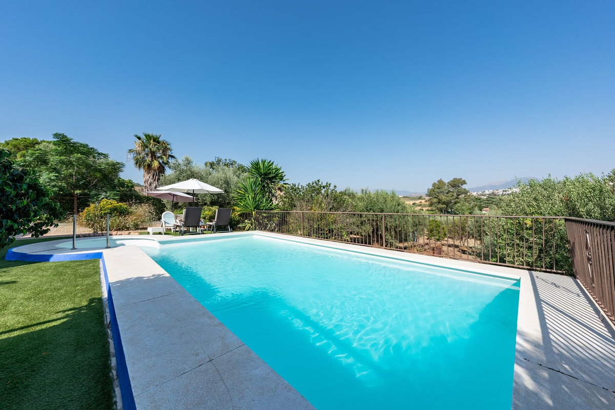 4 Bed Townhouse for sale in Coín Costa Del Sol, Málaga, Spain