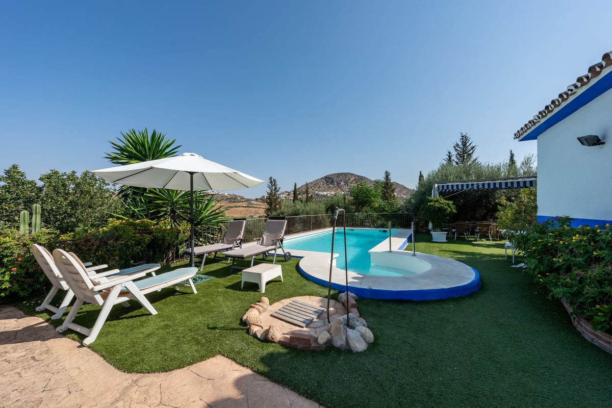 4 Bed Townhouse for sale in Coín Costa Del Sol, Málaga, Spain