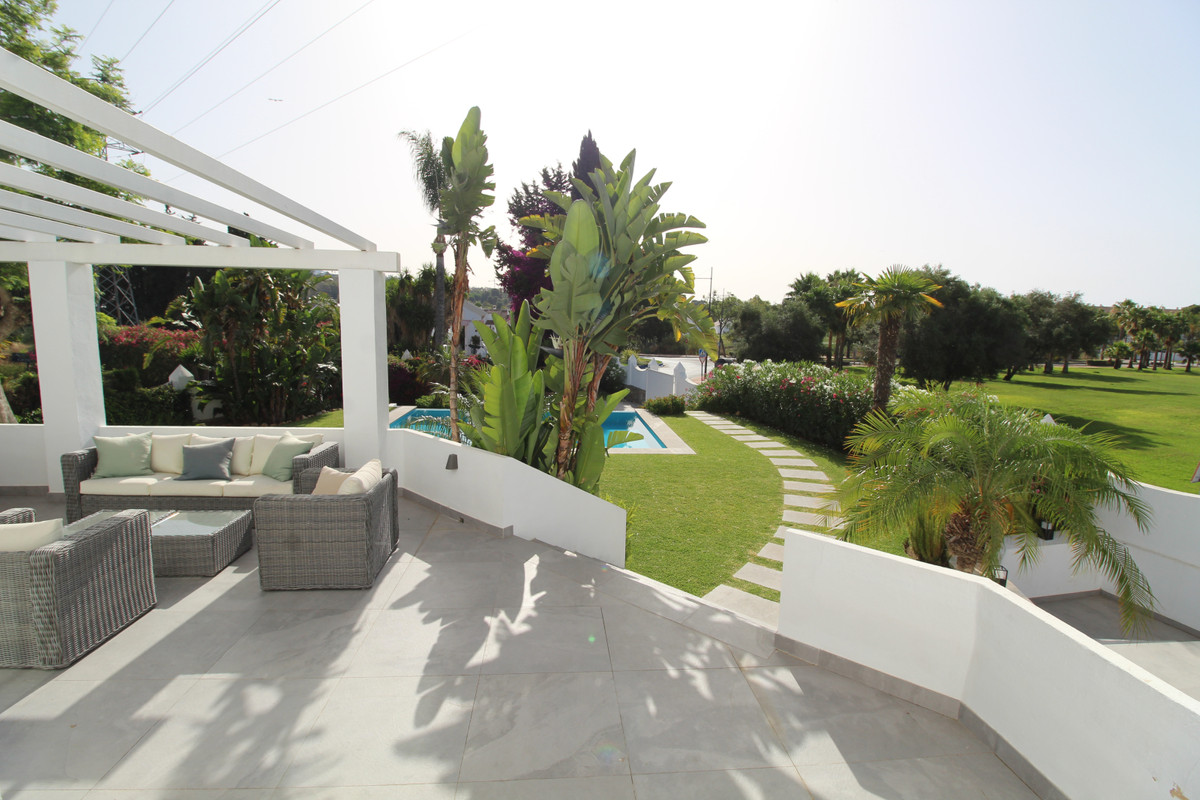 5 Bed Townhouse for sale in Nueva Andalucía Costa Del Sol, Málaga, Spain