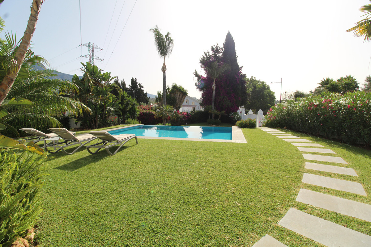 5 Bed Townhouse for sale in Nueva Andalucía Costa Del Sol, Málaga, Spain