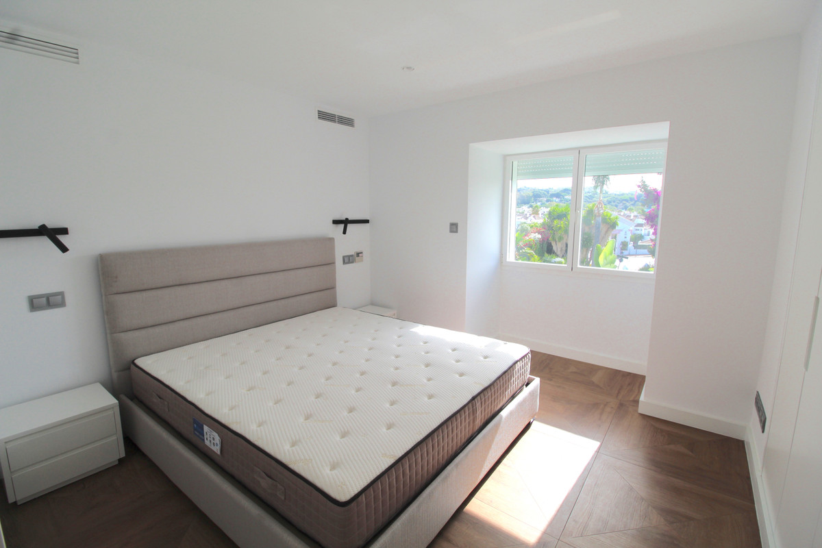 5 Bed Townhouse for sale in Nueva Andalucía Costa Del Sol, Málaga, Spain