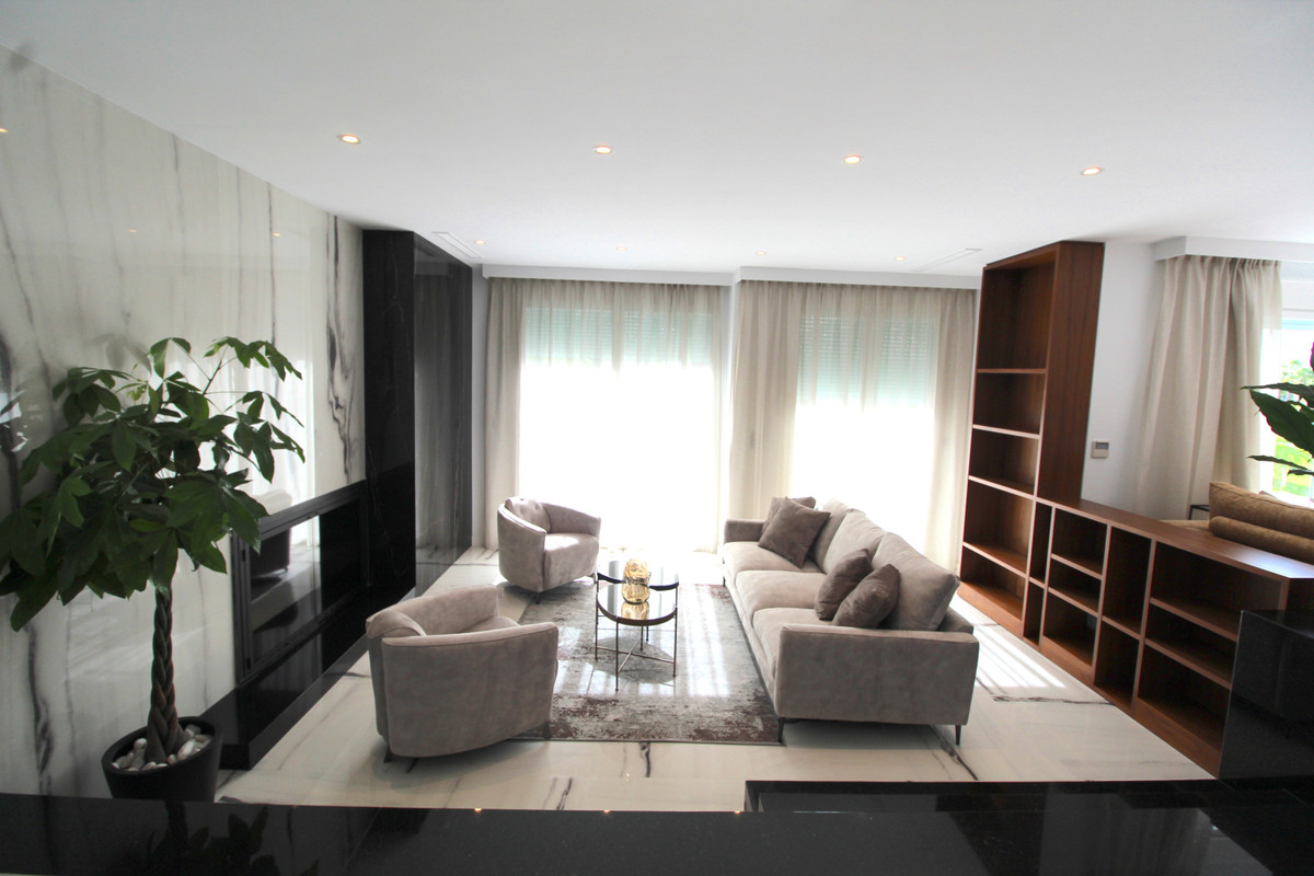5 Bed Townhouse for sale in Nueva Andalucía Costa Del Sol, Málaga, Spain