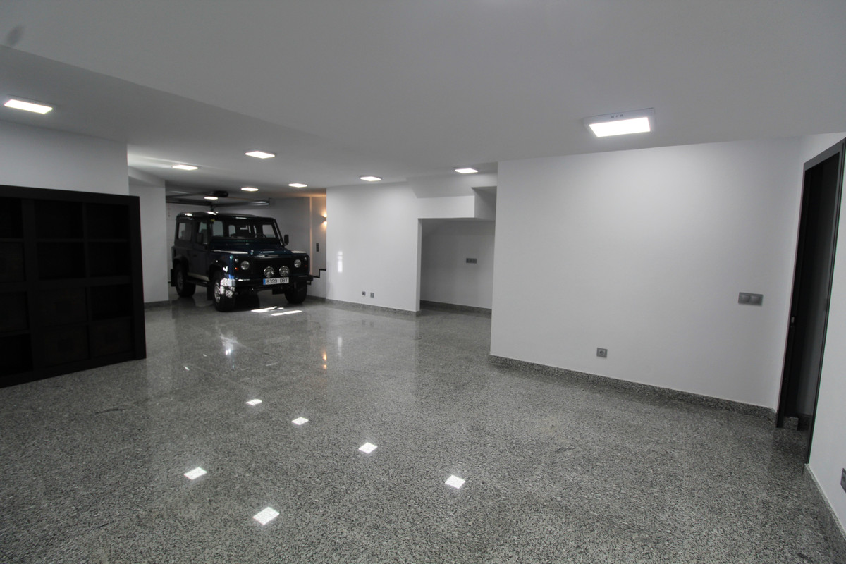 5 Bed Townhouse for sale in Nueva Andalucía Costa Del Sol, Málaga, Spain