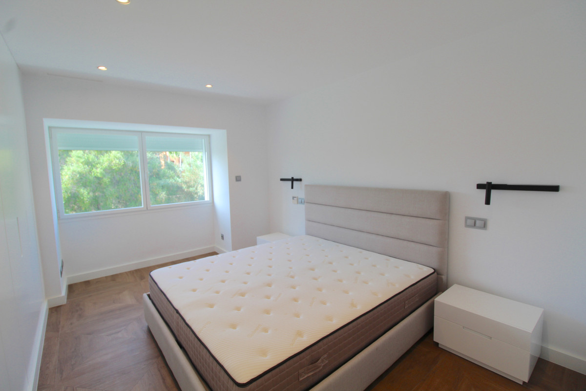 5 Bed Townhouse for sale in Nueva Andalucía Costa Del Sol, Málaga, Spain
