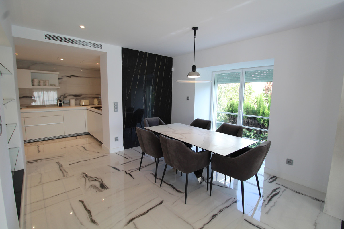 5 Bed Townhouse for sale in Nueva Andalucía Costa Del Sol, Málaga, Spain