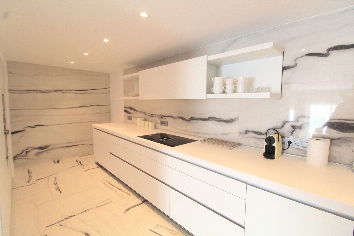 5 Bed Townhouse for sale in Nueva Andalucía Costa Del Sol, Málaga, Spain