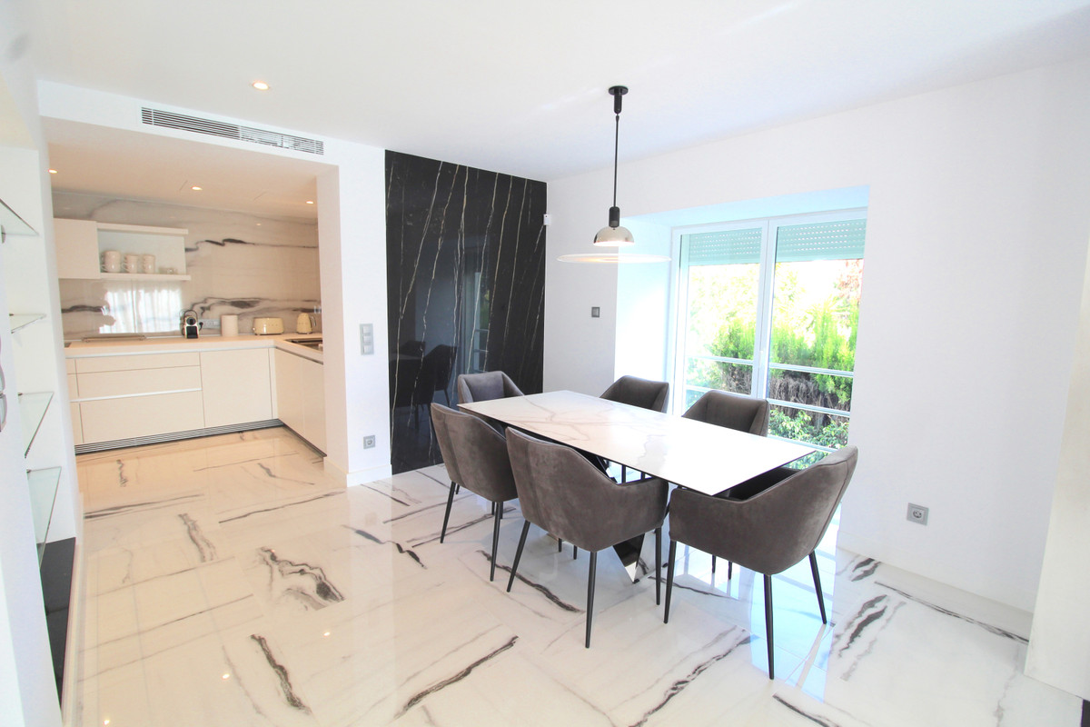 5 Bed Townhouse for sale in Nueva Andalucía Costa Del Sol, Málaga, Spain