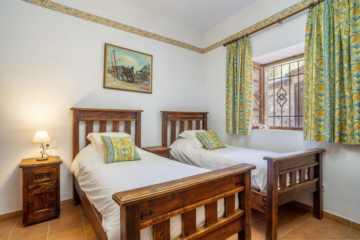 14 Bed Commercial unit for sale in Benaoján Costa Del Sol, Málaga, Spain