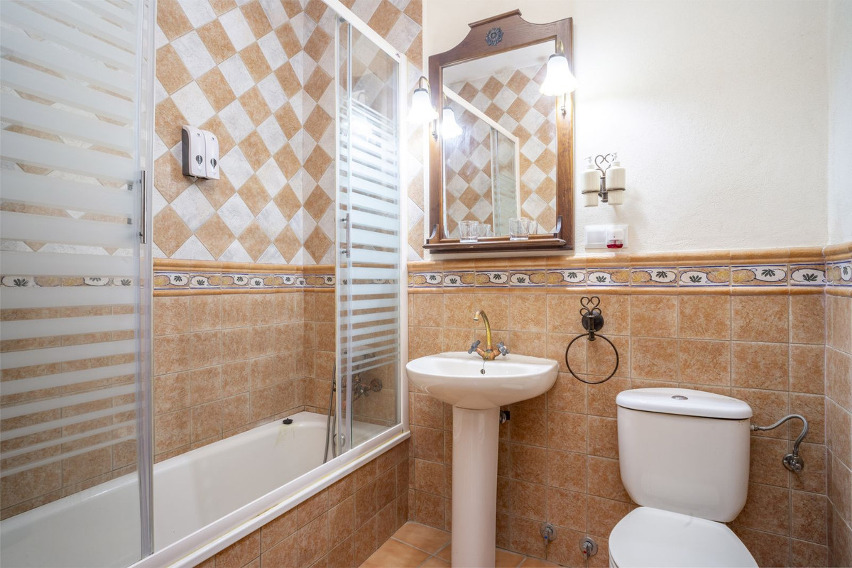 14 Bed Commercial unit for sale in Benaoján Costa Del Sol, Málaga, Spain