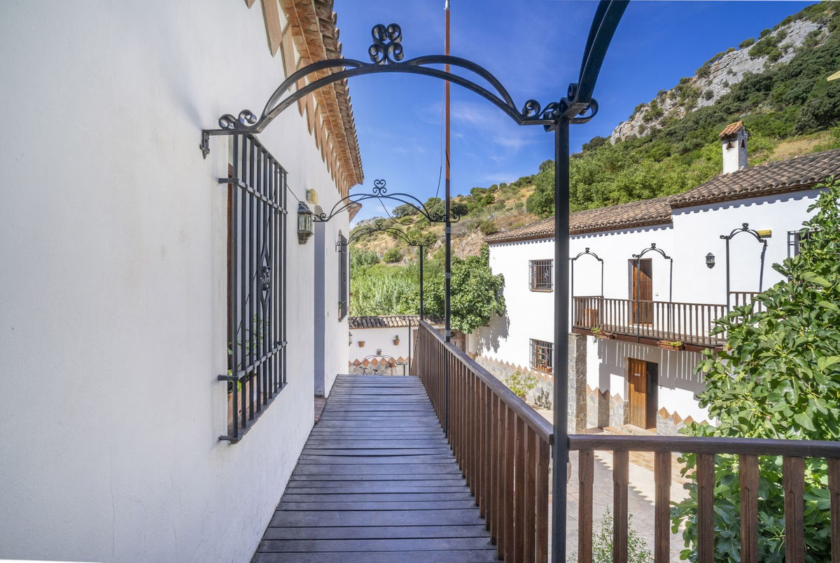 14 Bed Commercial unit for sale in Benaoján Costa Del Sol, Málaga, Spain