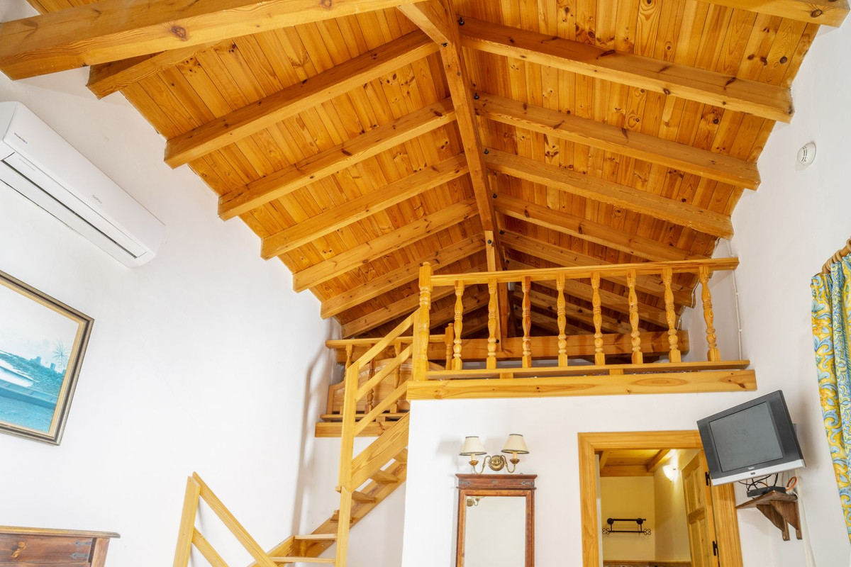 14 Bed Commercial unit for sale in Benaoján Costa Del Sol, Málaga, Spain